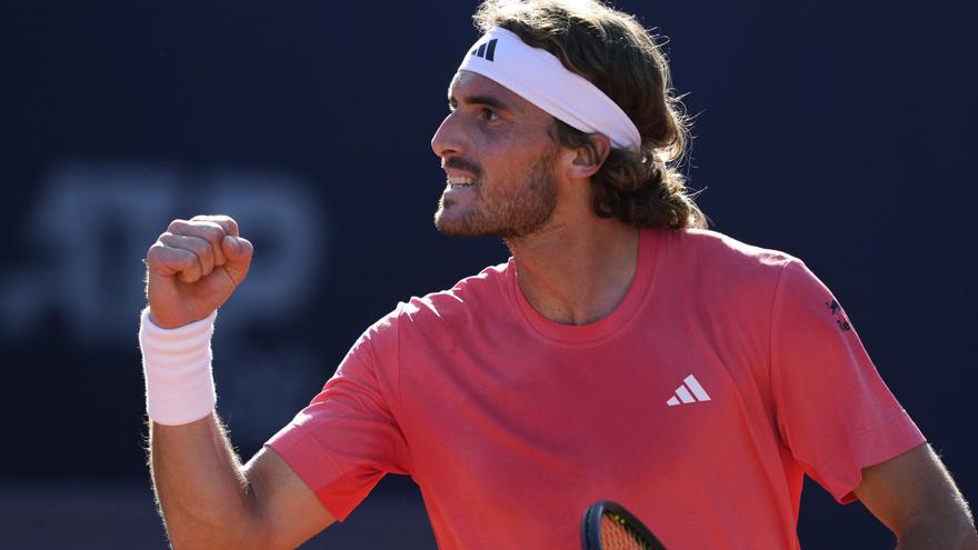 Tsitsipas se salva de la eliminación en un partido agónico