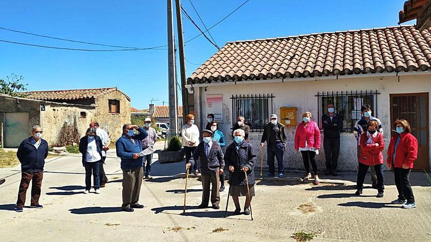 Vecinos concentrados en Gáname de Sayago. | Cedida