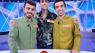 El emotivo regalo 'made in Galicia' con el que Borjamina emocionó a Ion Aramendi: "Eres uno más de los Mozos de Arousa"