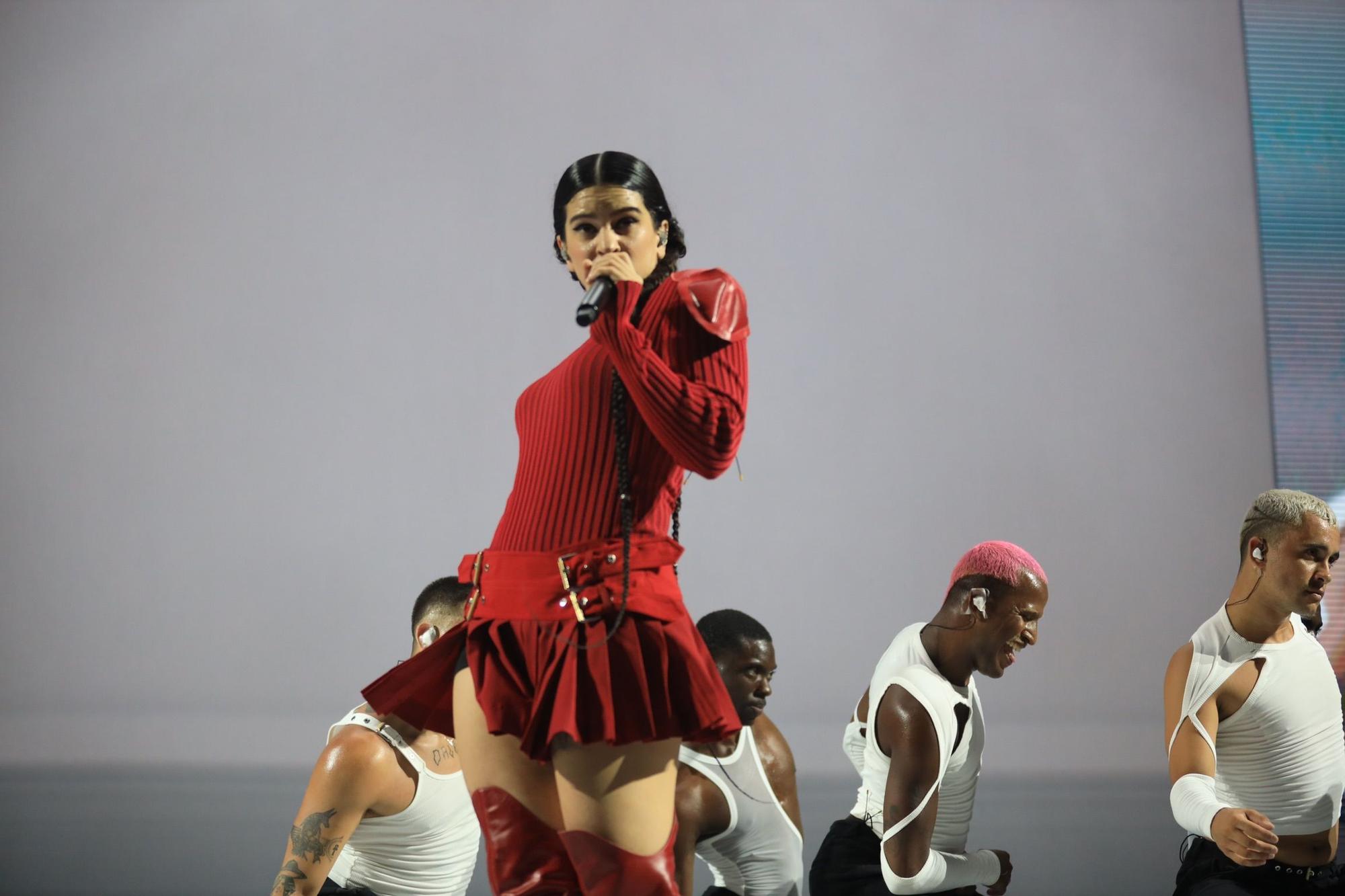 Rosalía, durante su concierto en el Marenostrum de Fuengirola