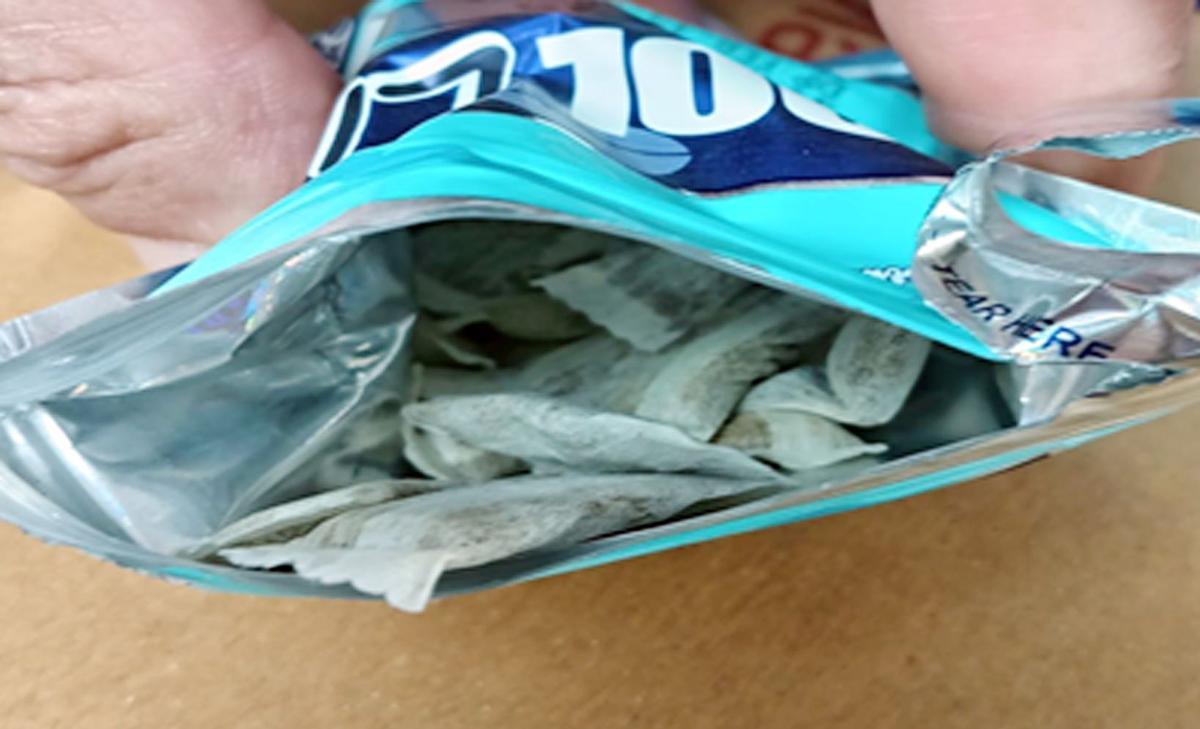 Detalle de una de las bolsas descubiertas en el súper.