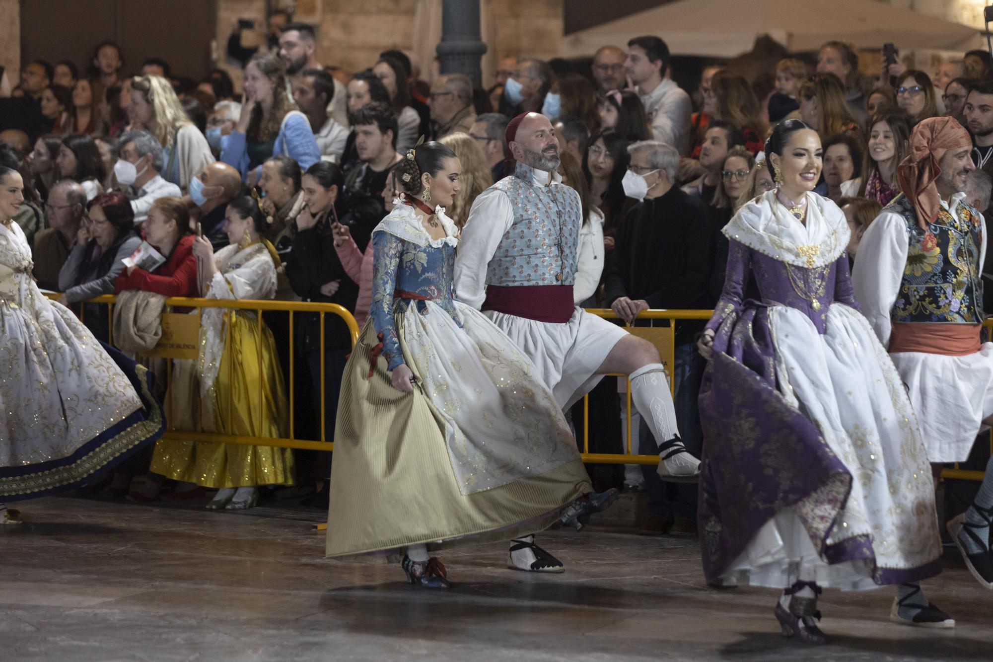 Los estilos de indumentaria tradicional de las falleras mayores y cortes 2020-2021 y 2022