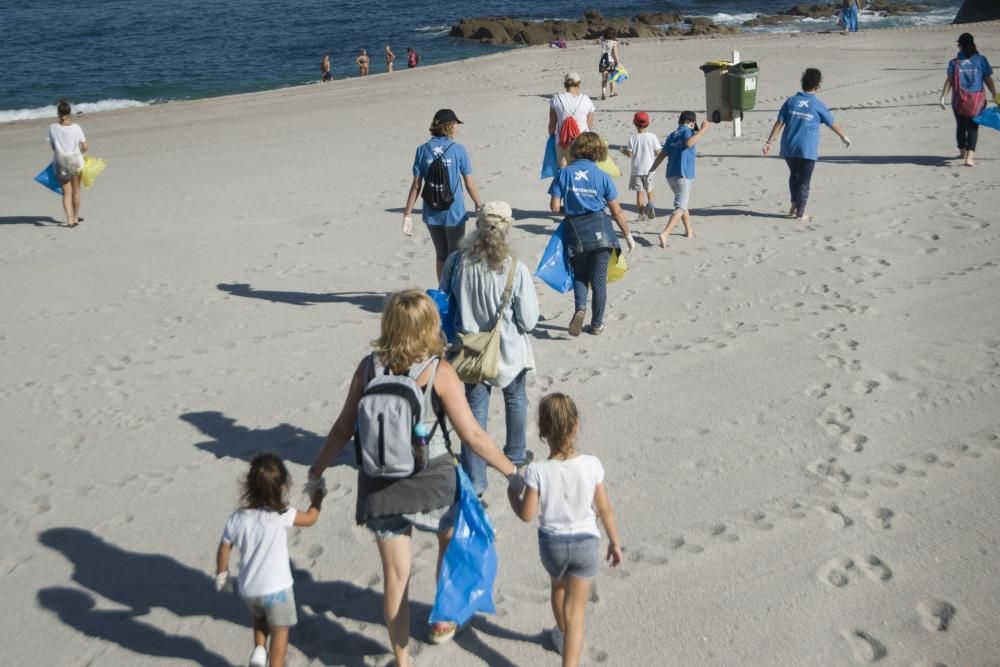 Recogida voluntaria de basura en la playa