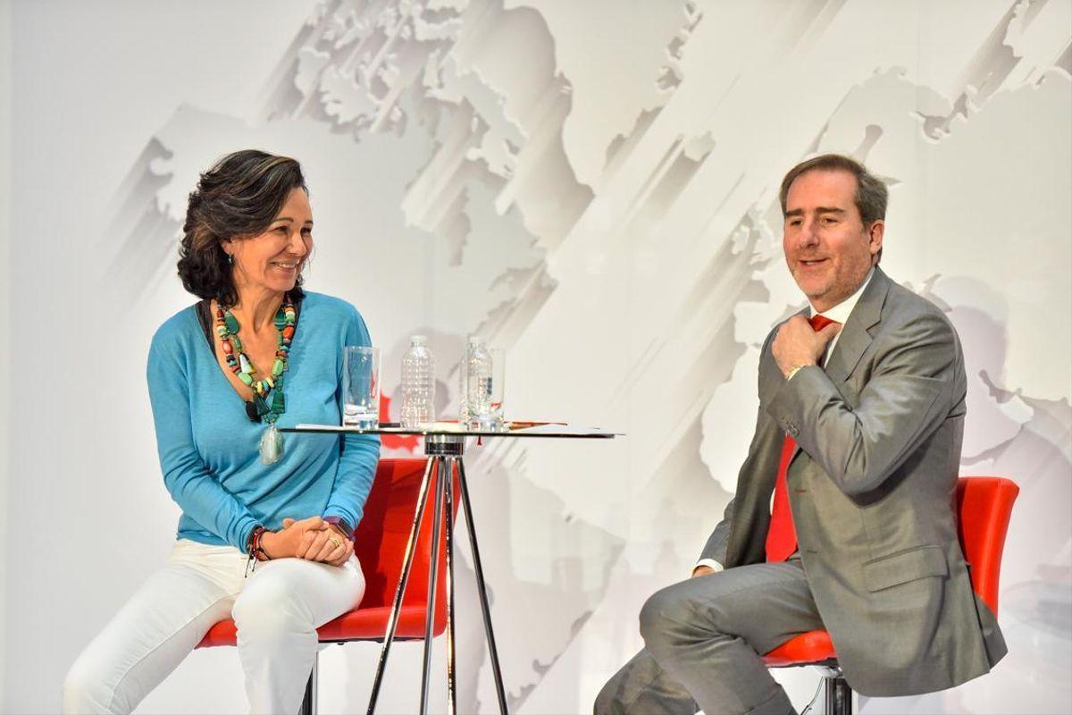 La presidenta del Santander, Ana Botín, con el nuevo consejero delegado, Héctor Grisi.