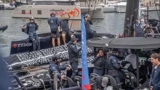 Dock out del equipo suizo Alenghi Red Bull en la Copa América animados por sus fans