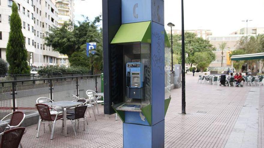 Las cabinas telefónicas se extinguen en Castellón