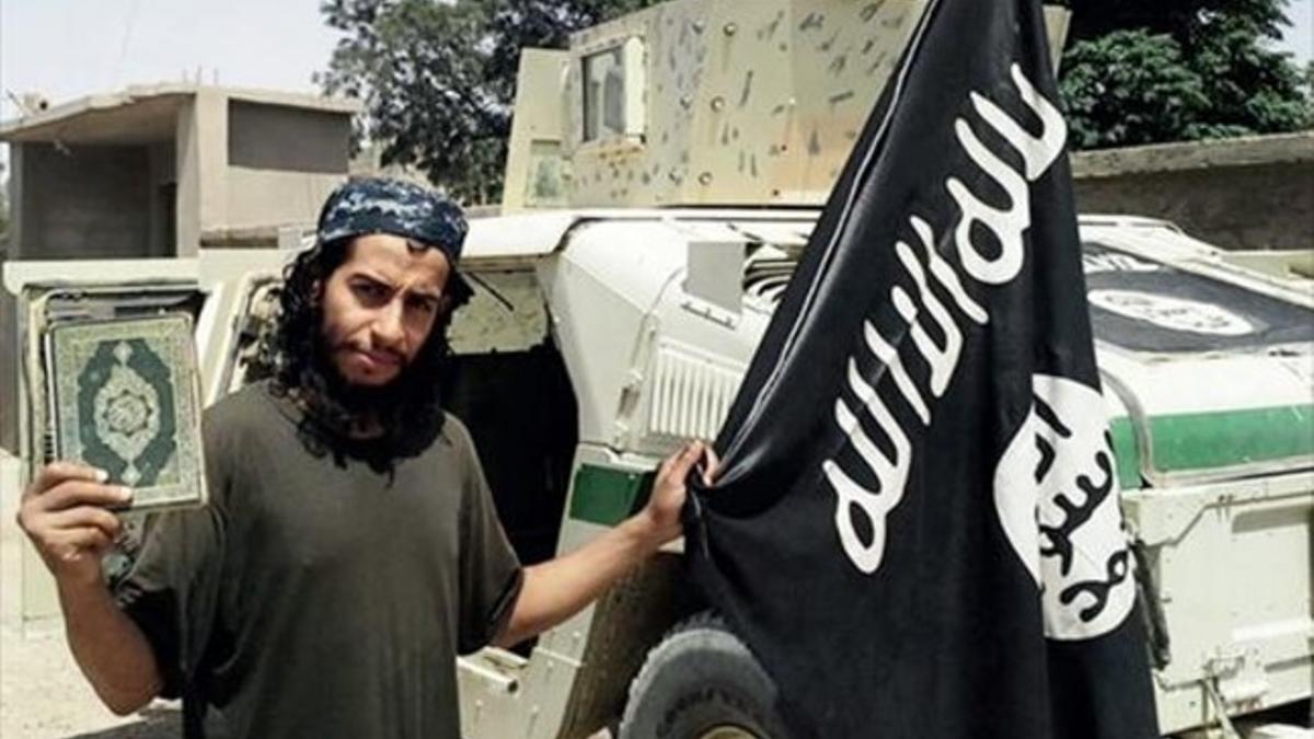 Abdelhamid Abaaoud, en una imagen sin fecha difundida por el EI.