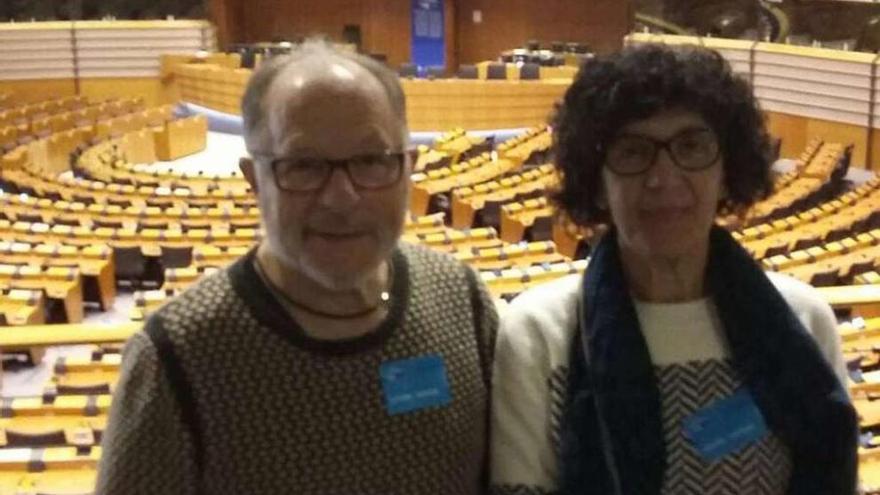 José Sáez Penelas y Carmen Nores, ayer, en el Parlamento Europeo en Bruselas.