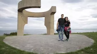 El "Elogio" vuelve a maravillar a los gijoneses y visitantes después de liberarse de las vallas: "Se echaba de menos"