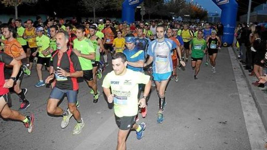 La sortida de la 33a Mitja Marató de l&#039;Anoia que es va donar des de l&#039;exterior de l&#039;estadi municipal d&#039;atletisme d&#039;Igualada