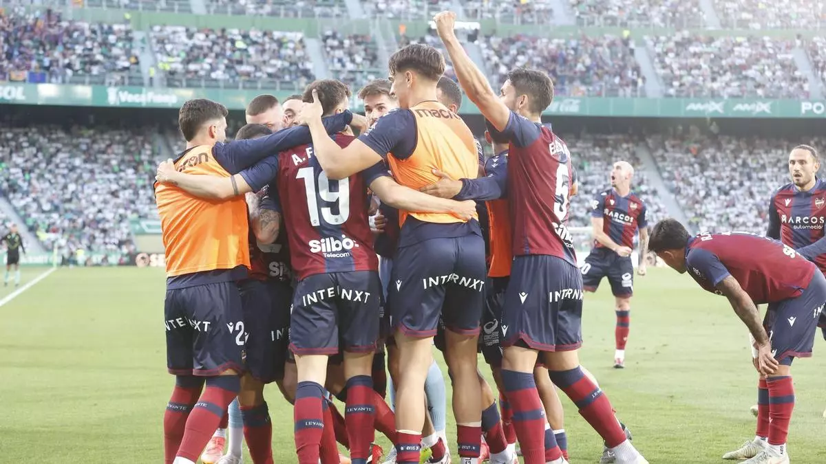 Zarpazo de Primera del Levante al Elche