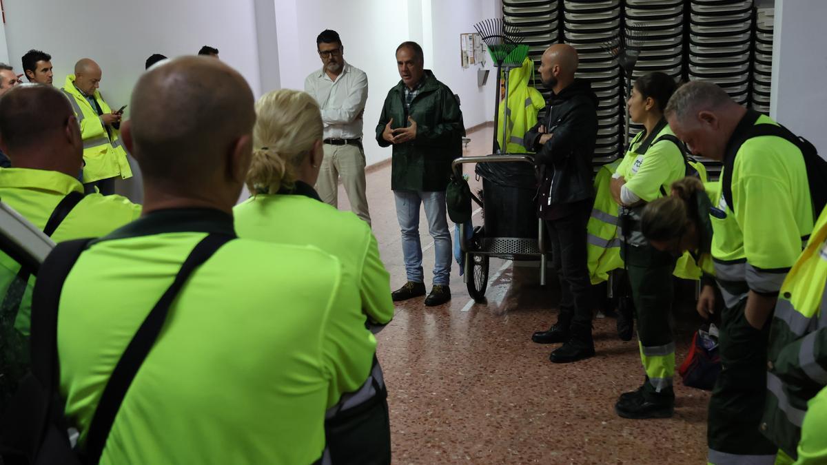 El alcalde y el concejal de Limpieza se reunieron el miércoles con los trabajadores.