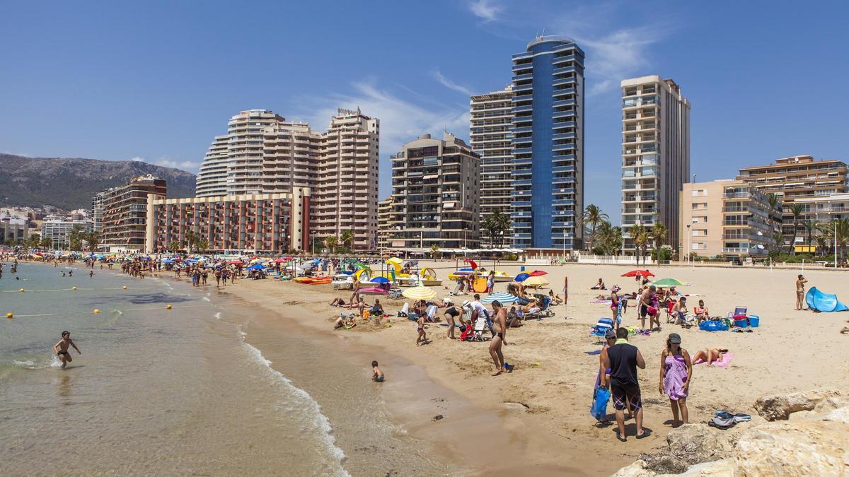 La playa de la provincia donde más caro es comprar una vivienda.