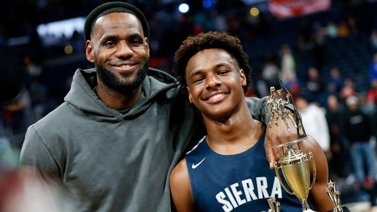 A LeBron le gustaría cerrar su carrera jugando un último año con su hijo, Bronny James