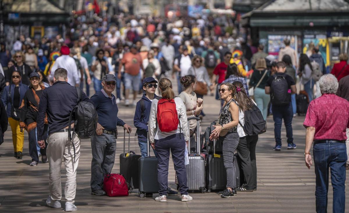 El Govern negocia amb els Comuns per ajornar la pujada de la taxa turística El Govern negocia amb els Comuns per ajornar la pujada de la taxa turística