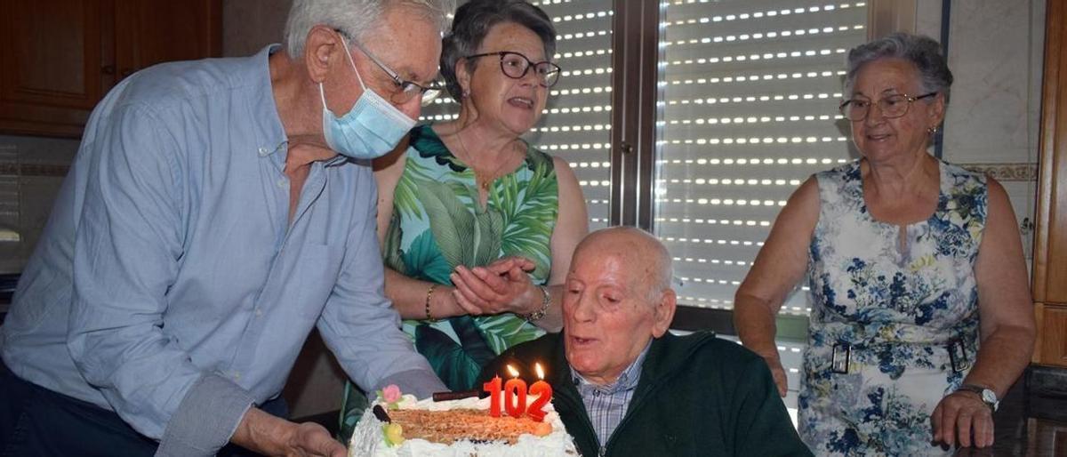 La fiesta del 102 cumpleaños de Hipólito Cerqueiras Pardal.