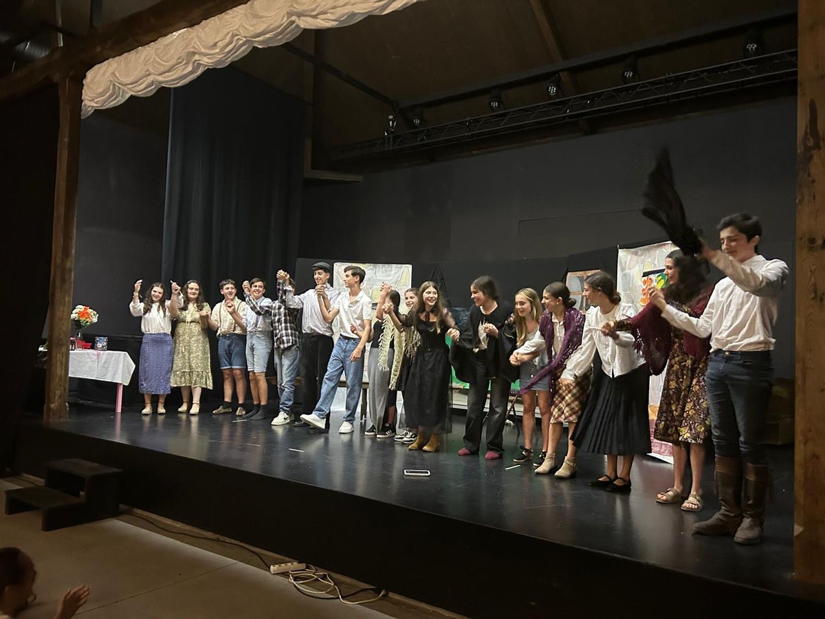 Representación de &quot;La dama del alba&quot; por parte de los alumnos de 3º de la ESO del IES de Infiesto