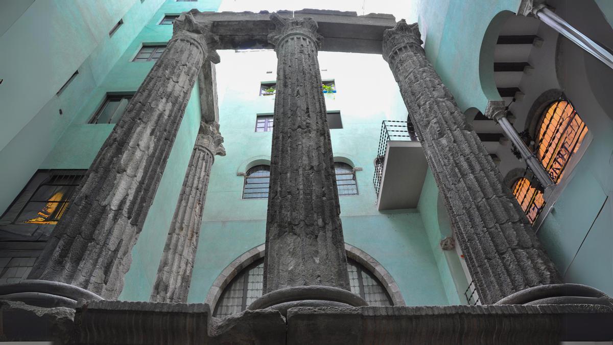 Este barrio de Barcelona esconde las Columnas del Templo de Augusto: tienen 2.000 años de antigüedad y son espectaculares