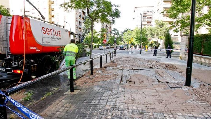 Un reventón deja sin agua a un edificio completo