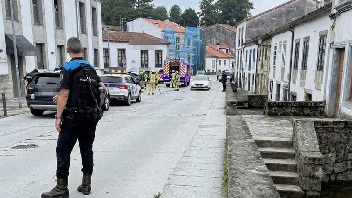 Policía Local y Bomberos intervinieron en los tres incendios localizados