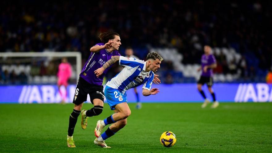 Ximo Navarro renueva una temporada más con el Deportivo y jugará en Primera División