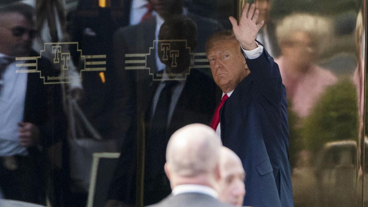 Donald Trump llega al tribunal de Nueva York para comparecer.