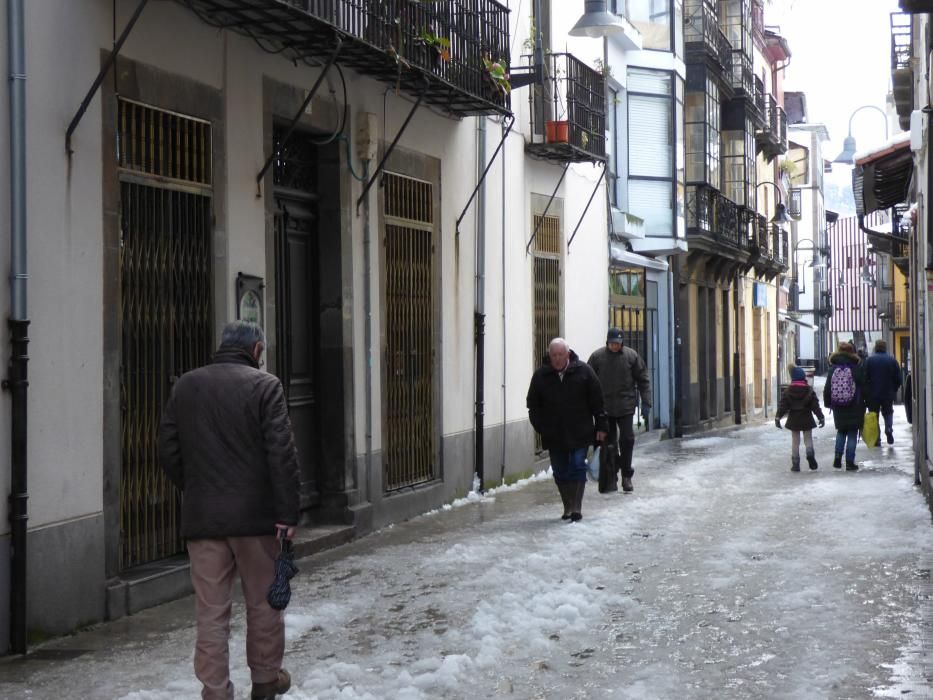 Temporal en Cangas del Narcea: sin clase y sin luz