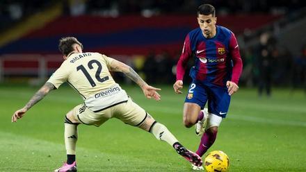 Joao Cancelo contra el Granada