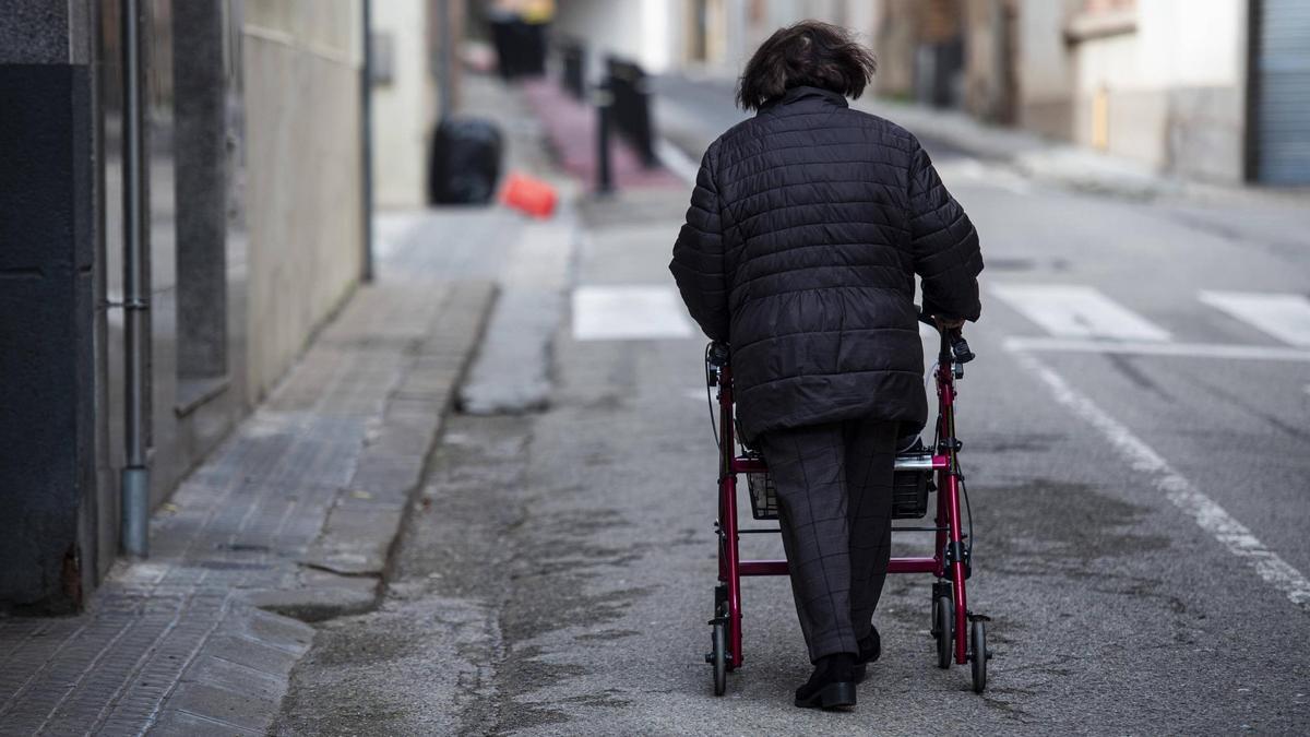 Una persona gran caminant per Manresa