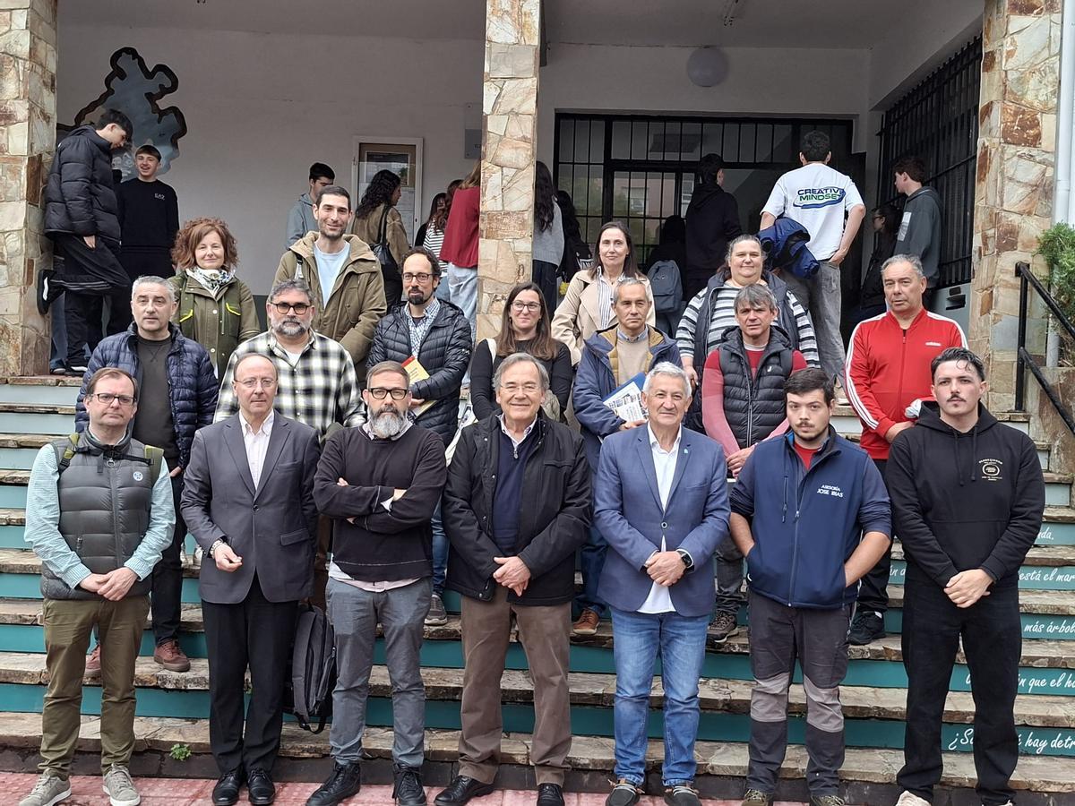 El plantel de expertos junto a los docentes implicados en el proyecto.