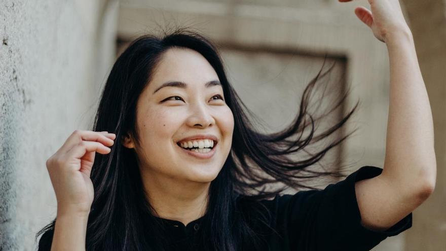 Holly Hyun Choe debuta al frente de la Filarmónica