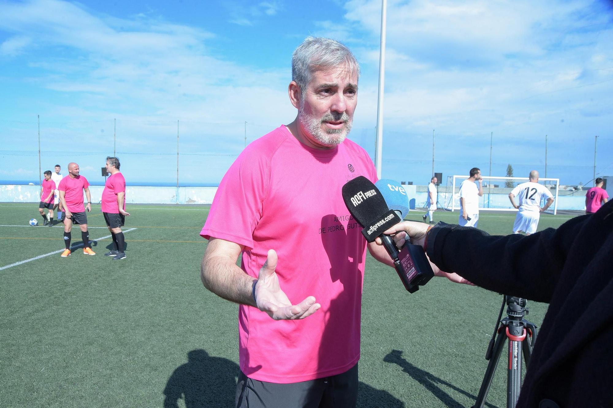 Fernando Clavijo juega en el partido de fútbol a favor de la Asociación Española contra el Cáncer