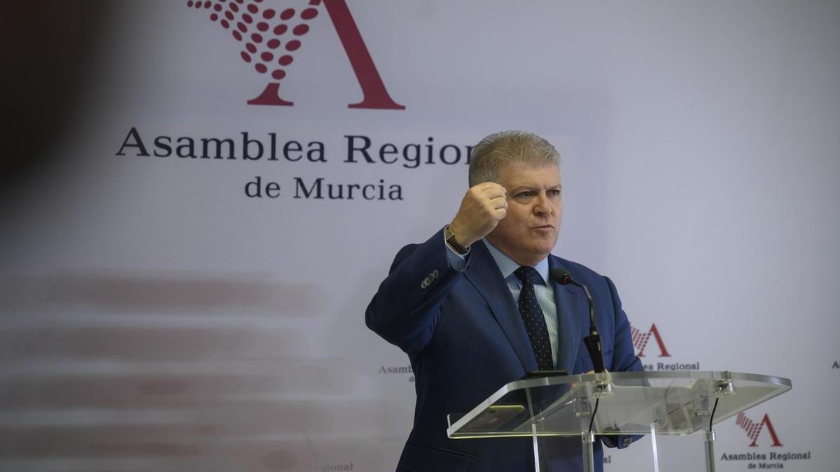 José Vélez, secretario general del PSOE regional.