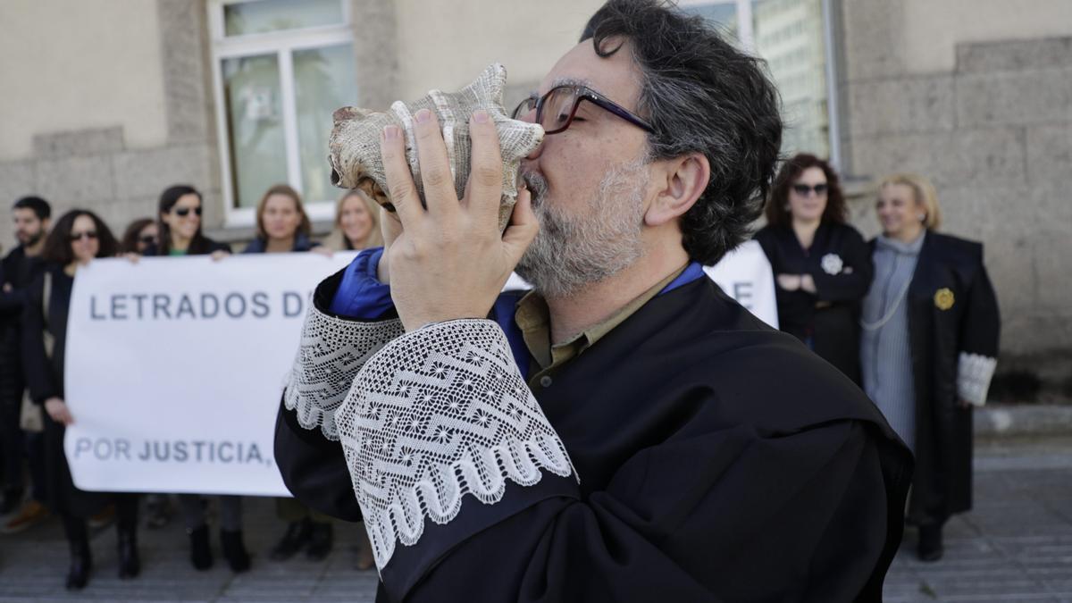 Letrados de Justicia: son 6.000 los juicios suspendidos en Galicia por huelga