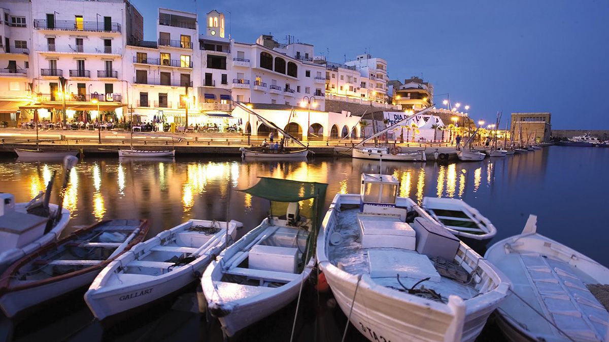 El puerto de l’Ametlla de Mar al anochecer, epicentro marinero de la Costa Daurada