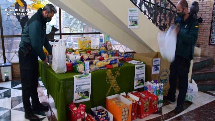 La Guardia Civil aragonesa dona más 800 kilos de comida al Banco de Alimentos