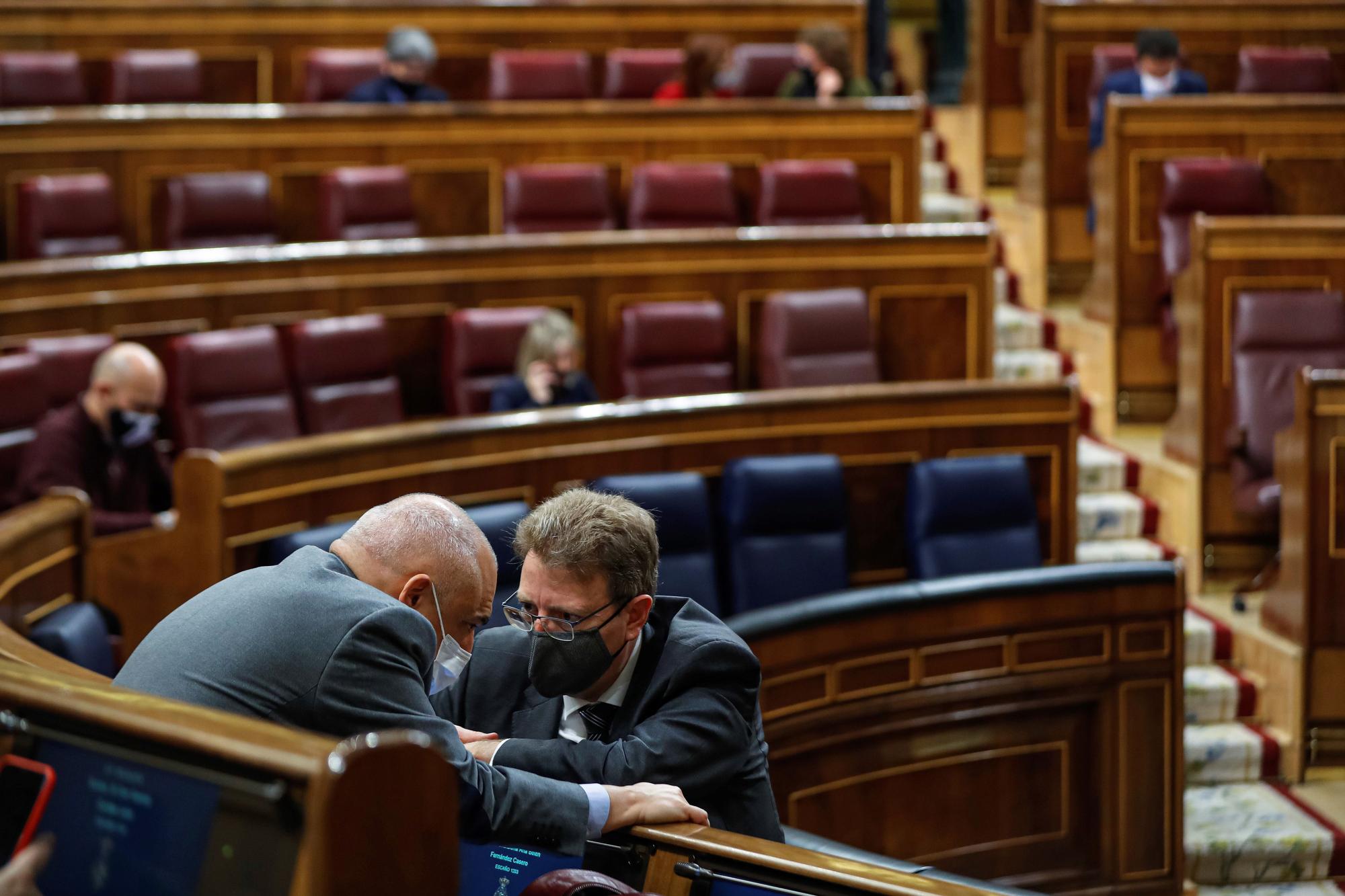 El portavoz en el Congreso del PDeCat, Ferran Bel, junto al socialista Rafael Simancas.