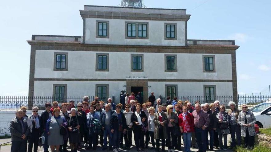 Afammer Deza desplaza a 80 socios durante un viaje por la Costa da Morte