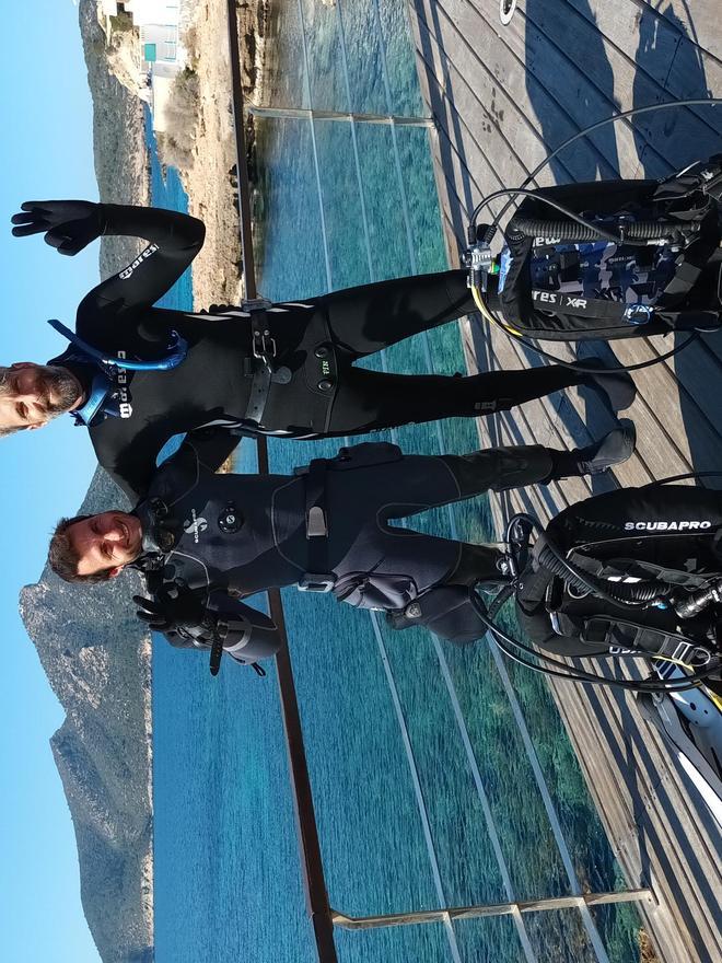 Moreno Tabarro (li.) und José Escaño vor ihrem Tauchgang.
