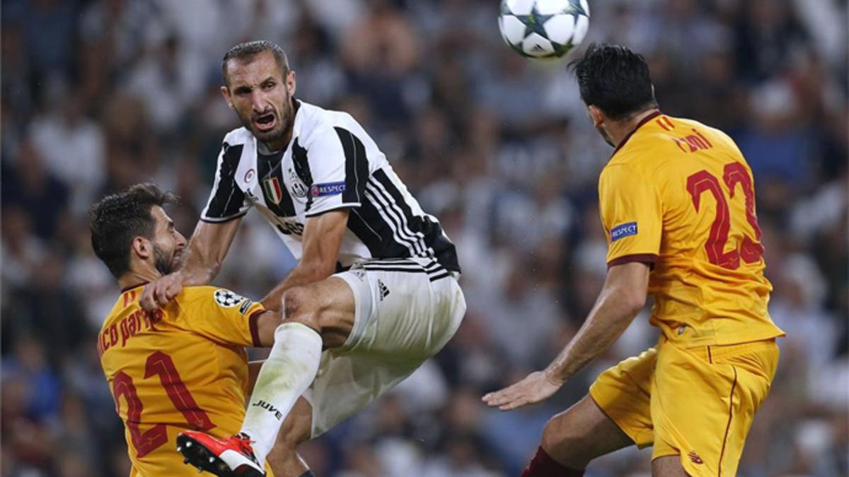 La Juventus de Chiellini se estrenó con un empate sin goles ante el Sevilla