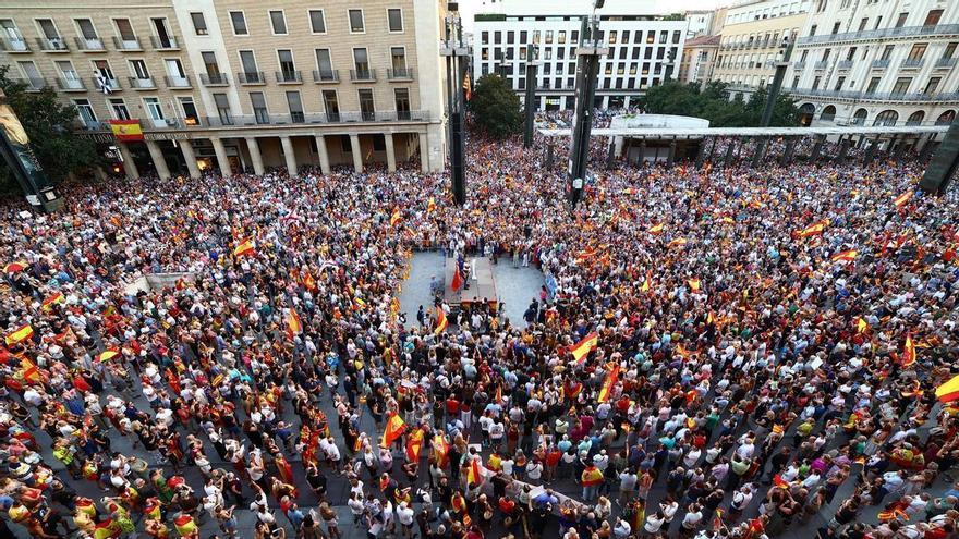 Miles de personas claman en Zaragoza por la crisis migratoria en Ceuta: "No estáis solos. España no se vende"