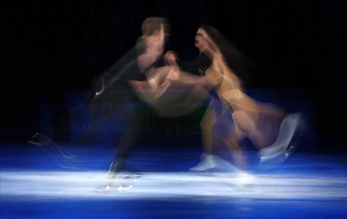 Madison Chock y Evan Bates durante el Campeonato de Patinaje Artístico en Detroit, Michigan.