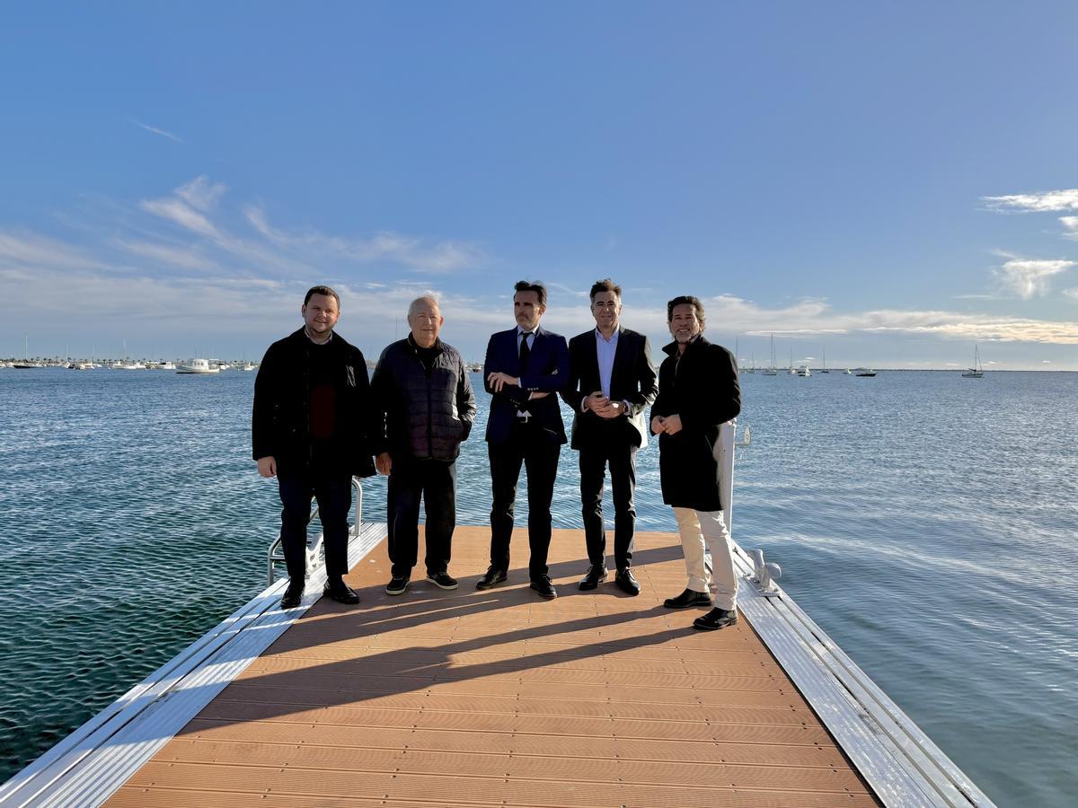 Un momento de la visita del consejero al municipio pinatarense.