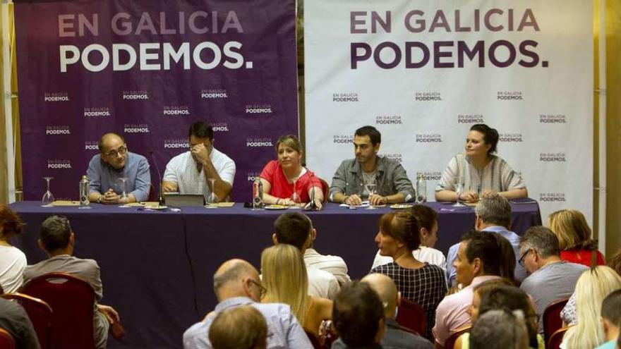 Integrantes de Podemos, en una reunión.