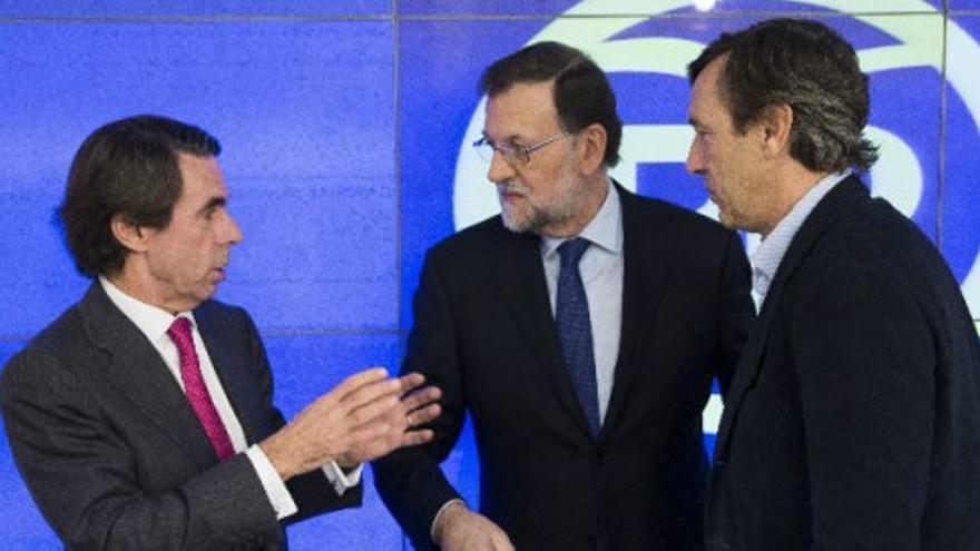Aznar sorprende con su asistencia a la reunión ejecutiva del PP