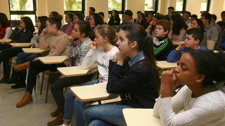 Charla-coloquio sobre el Parlamento de Galicia en el IES de Lourdes