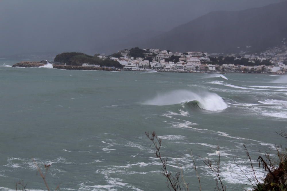 El temporal castiga la costa empordanesa