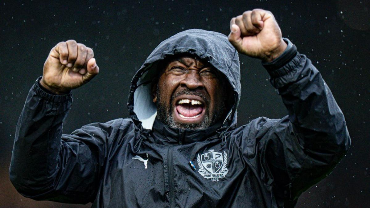 Darren Moore, entrenador del Port Vale FC