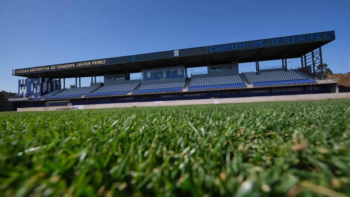 El CD Tenerife se queda sin subvención para su cantera por incumplir "obligaciones tributarias con el Cabildo"