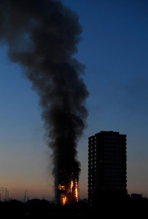 Incendio en un edificio de 24 plantas en Londres